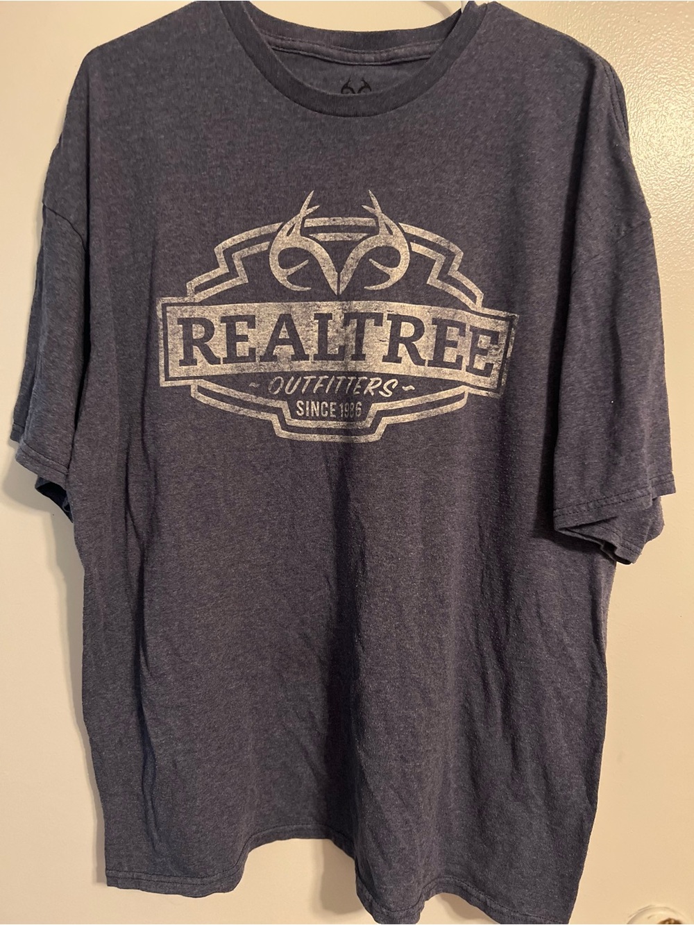 Realtree Men's Heather Charcoal Logo Tee